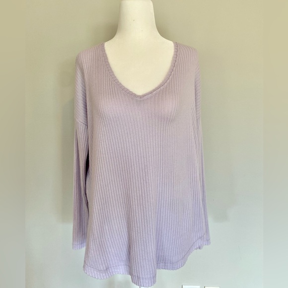 WILD FABLE Light Sweater Lavender V Neck - Picture 1 of 6